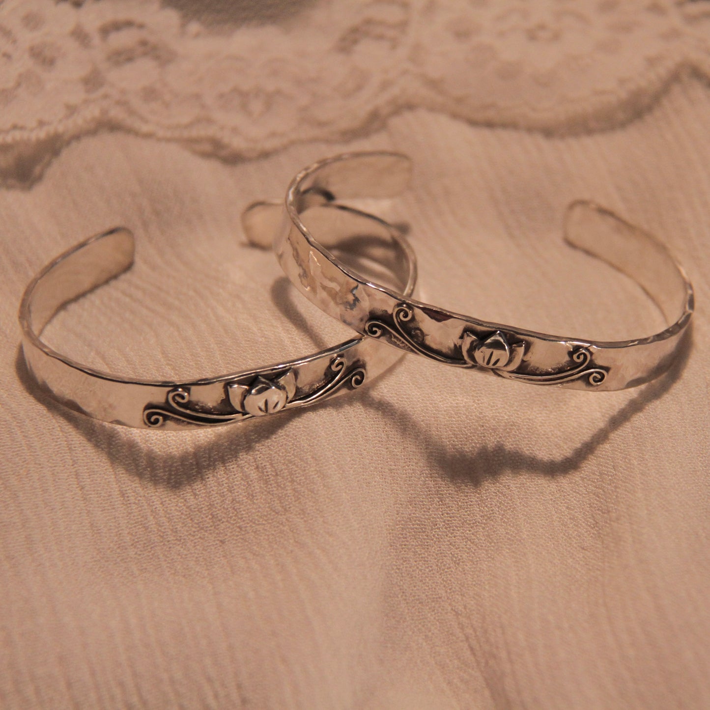 Lotus cuff