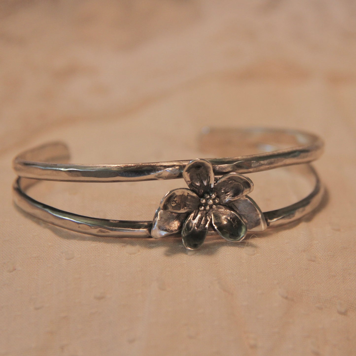 Lilly cuff