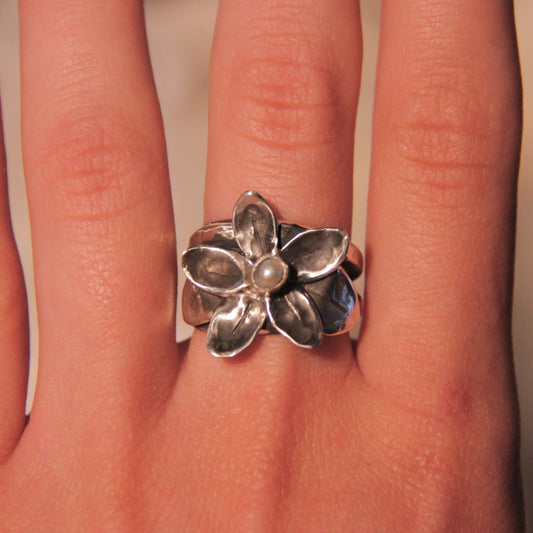 Flower lily ring