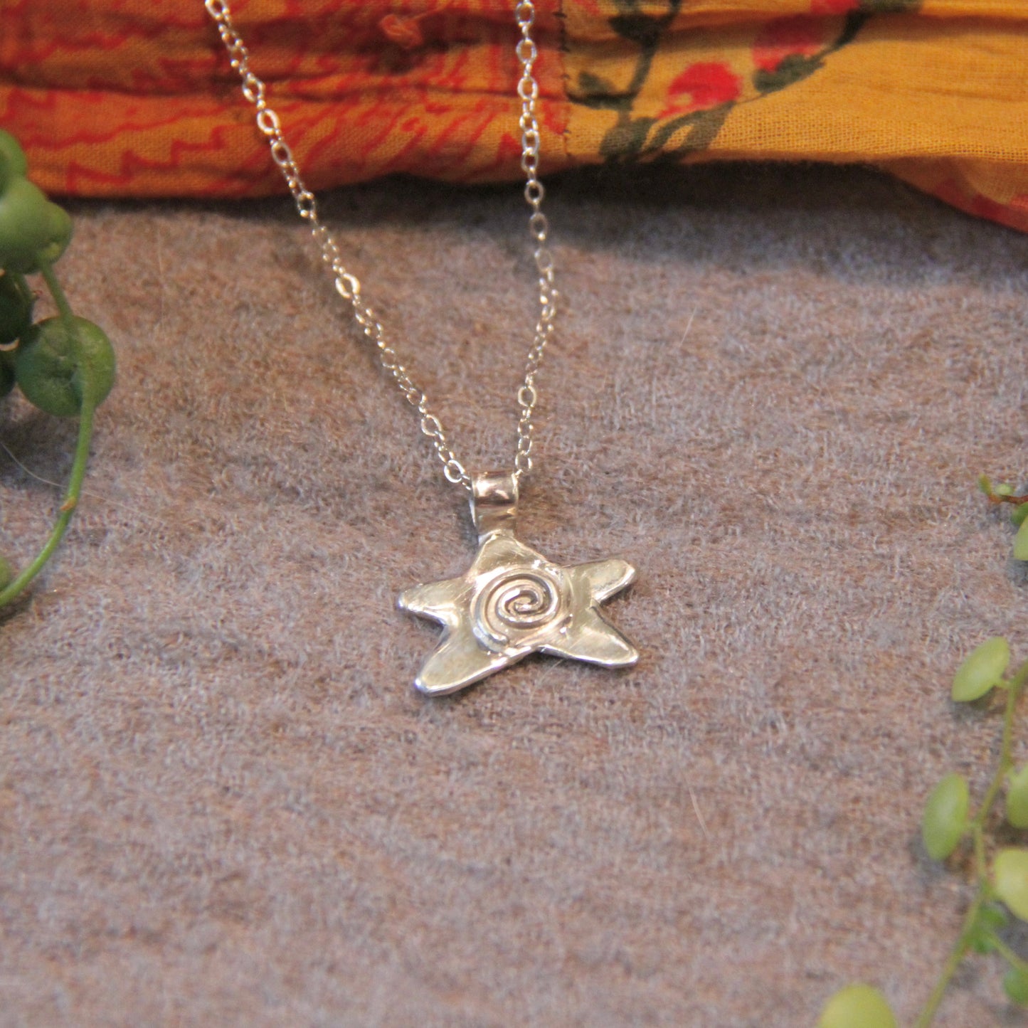 Swirly star necklace