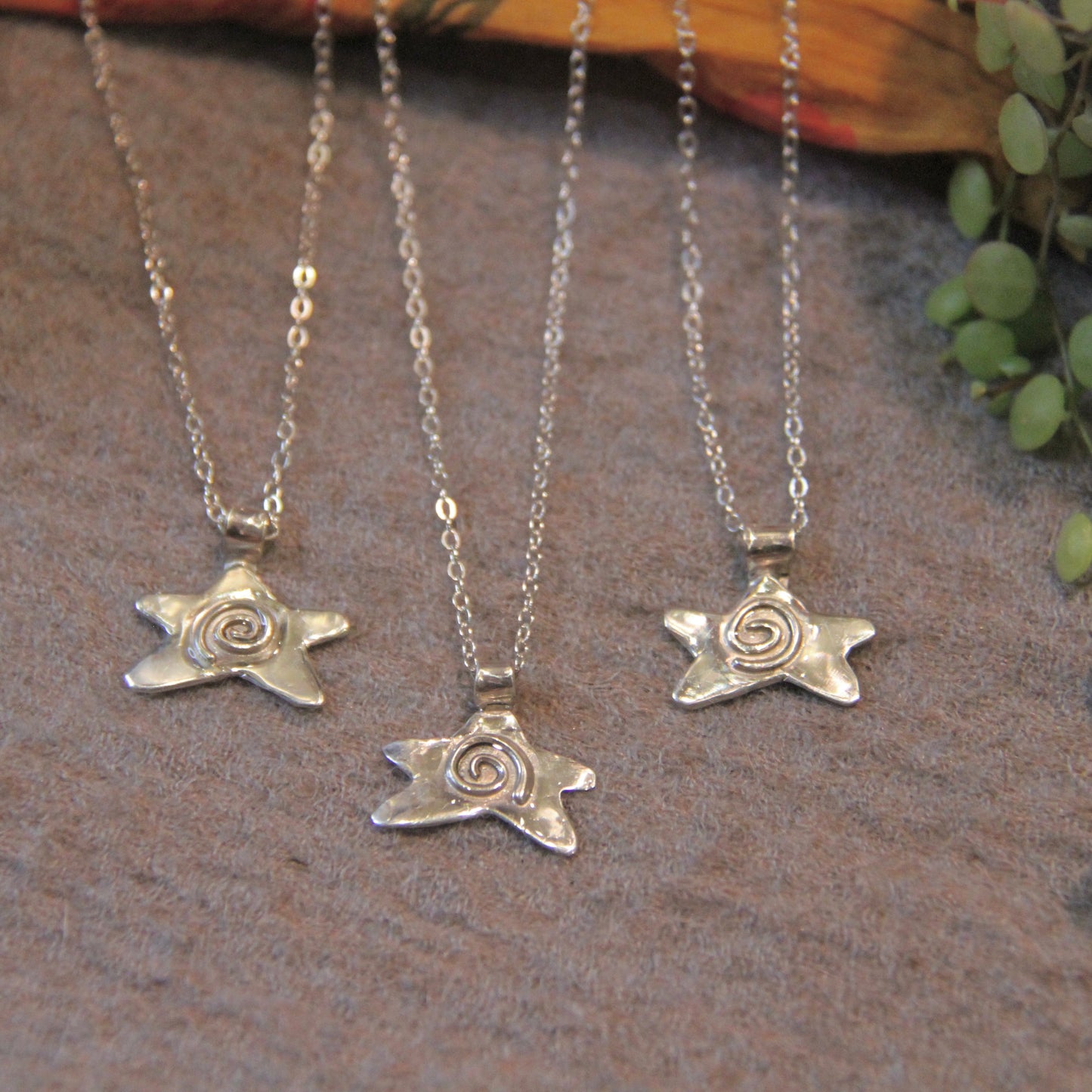 Swirly star necklace