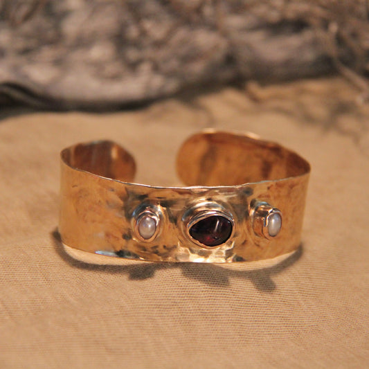 Brass Garnet Guff